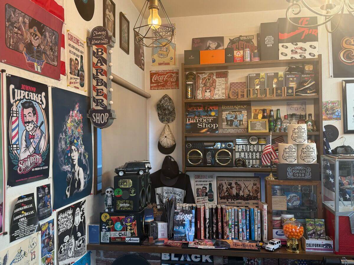 BARBER CHILLのアメリカンな店内